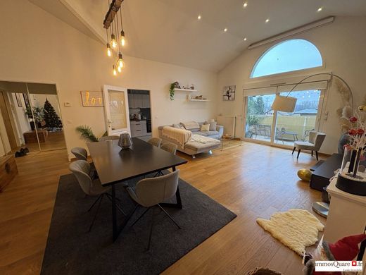 Apartment / Etagenwohnung in Ferney-Voltaire, Ain