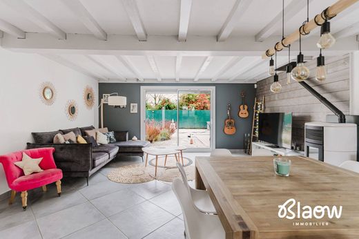 Luxury home in Chassieu, Rhône