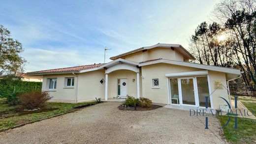 Luxury home in Mées, Landes