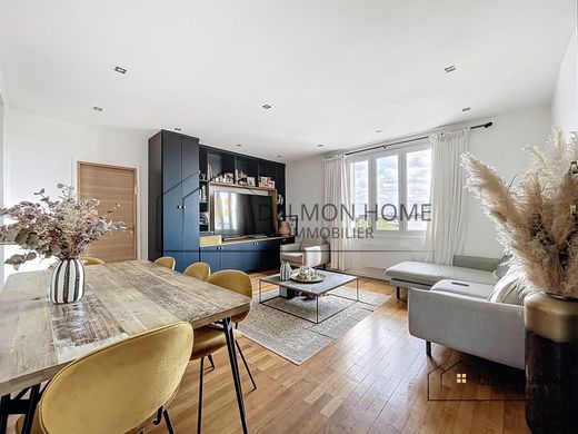 Apartment in Courbevoie, Hauts-de-Seine