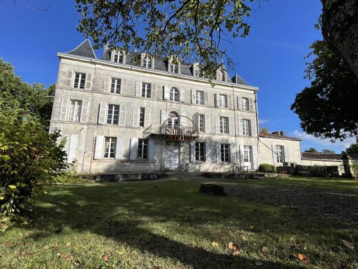 Maison de luxe à Gensac-la-Pallue, Charente