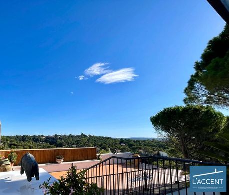 豪宅  尼姆, Gard