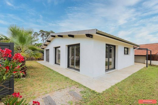 منزل ﻓﻲ Ondres, Landes