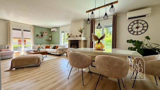 Luxe woning in Perrigny-lès-Dijon, Cote d'Or