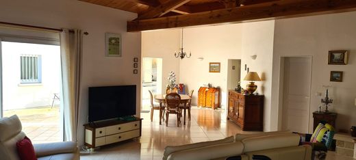 Luxe woning in Périgny, Charente-Maritime