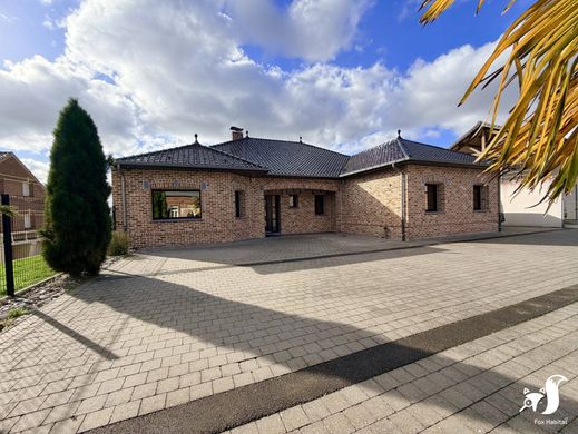 Luxury home in Avesnes-le-Sec, North