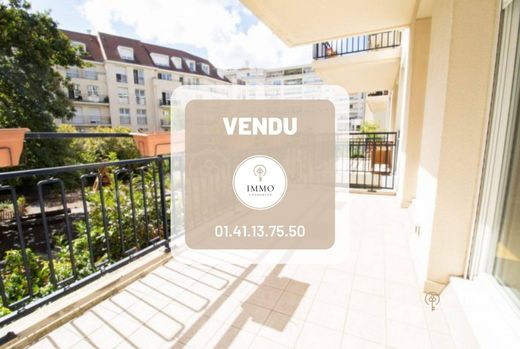 Apartment / Etagenwohnung in Bourg-la-Reine, Hauts-de-Seine