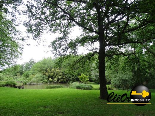 Grond in Le Fay, Saône-et-Loire