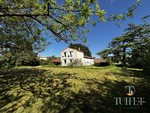 Luxury home in Breuillet, Charente-Maritime