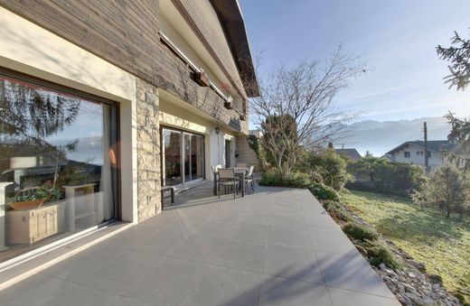 Luxus-Haus in Meylan, Isère