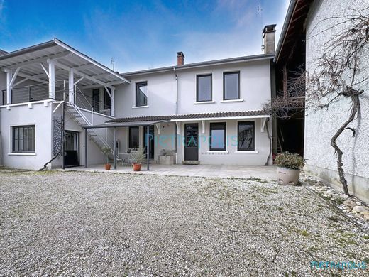 Maison de luxe à Beynost, Ain
