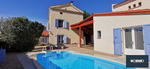 Casa di lusso a Varennes-sur-Usson, Puy-de-Dôme