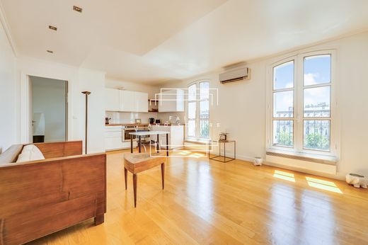 Apartment in Neuilly-sur-Seine, Hauts-de-Seine