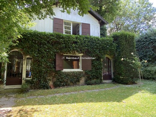 Casa di lusso a La Celle-Saint-Cloud, Yvelines