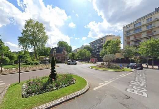 Apartment / Etagenwohnung in Neuilly-sur-Seine, Hauts-de-Seine