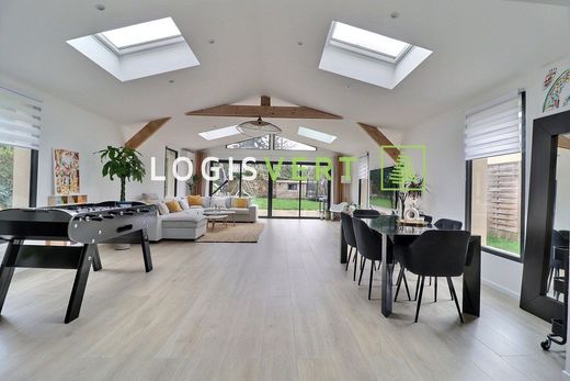 Luxury home in Bièvres, Essonne