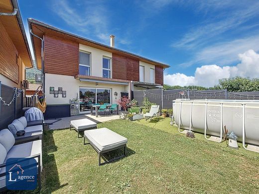 Luxe woning in Saint-Jean-de-Gonville, Ain