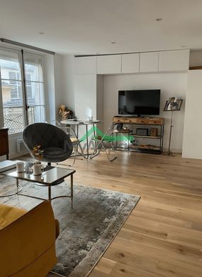 Apartment in Chatelet les Halles, Louvre-Tuileries, Palais Royal, Paris