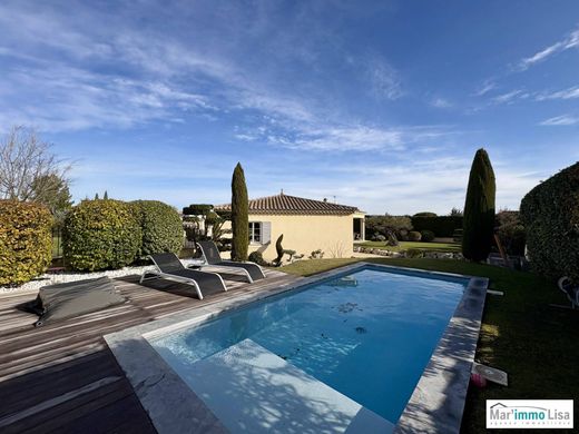 Luxury home in Saint-Saturnin-lès-Avignon, Vaucluse