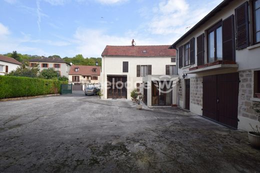 Luxury home in Vauréal, Val d'Oise