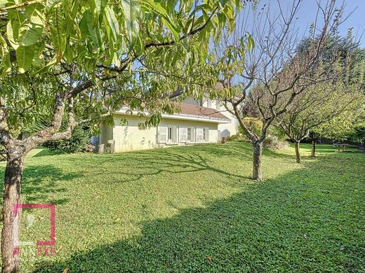 Luxe woning in Fleurieu-sur-Saône, Rhône