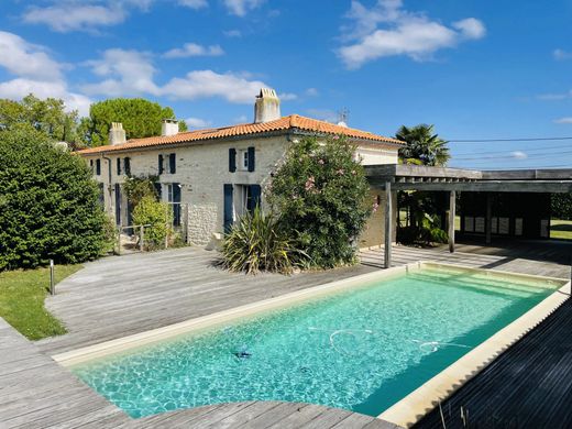 Luxe woning in Cozes, Charente-Maritime