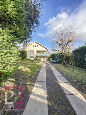 Luxe woning in Genay, Rhône