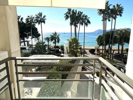 Apartment / Etagenwohnung in Cannes, Alpes-Maritimes