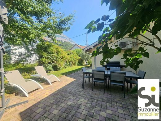 Luxury home in Corenc, Isère