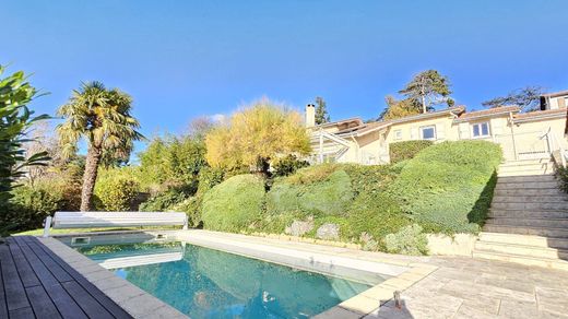 منزل ﻓﻲ Saint-Priest-en-Jarez, Loire