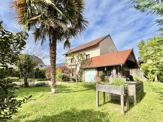 Элитный дом, Aix-les-Bains, Savoy