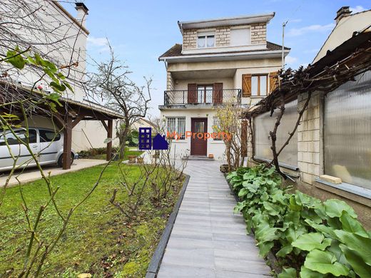 Luxus-Haus in Houilles, Yvelines