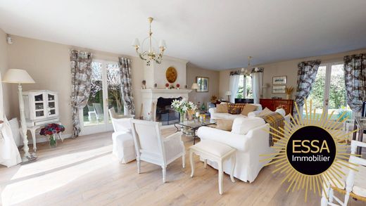 Luxury home in Chavenay, Yvelines