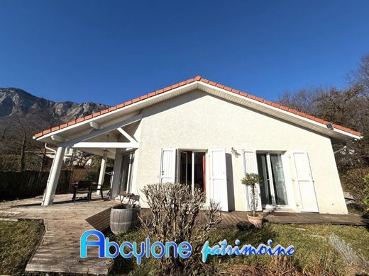 Luksusowy dom w Saint-Ismier, Isère