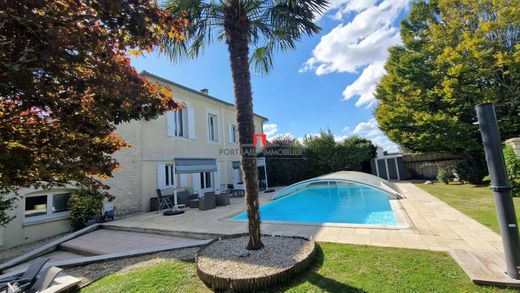 Luxe woning in Saint-André-de-Cubzac, Gironde