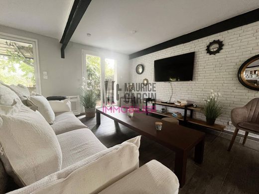 Luxury home in L'Isle-sur-la-Sorgue, Vaucluse