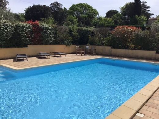 Luxury home in Eyragues, Bouches-du-Rhône