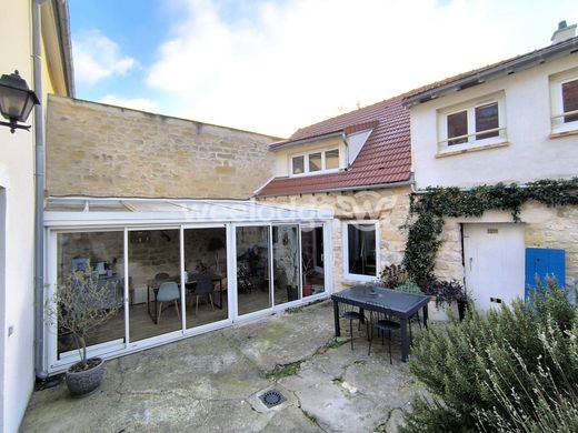 Luxus-Haus in Jouy-le-Moutier, Val d'Oise