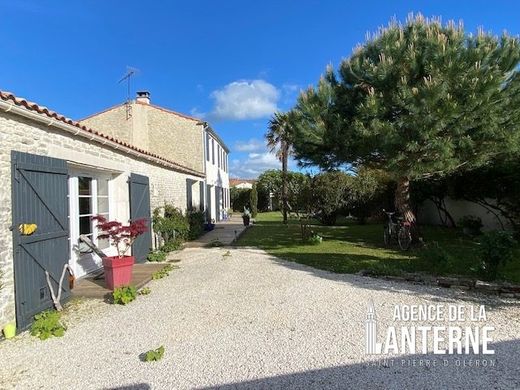 Luxury home in Dolus-d'Oléron, Charente-Maritime