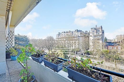 Apartment in Neuilly-sur-Seine, Hauts-de-Seine