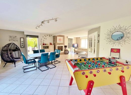 Πολυτελή κατοικία σε Quesnoy-sur-Deûle, North