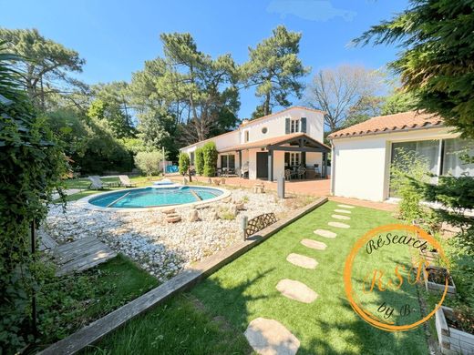 Luxury home in Rivedoux-Plage, Charente-Maritime