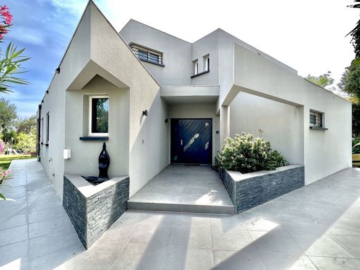 Luxury home in Perpignan, Pyrénées-Orientales