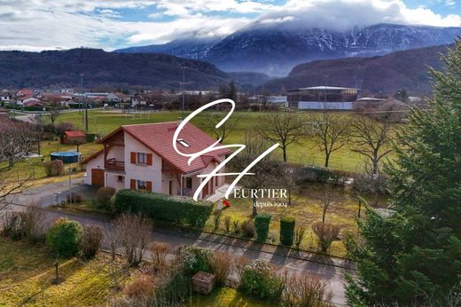 Casa di lusso a Saint-Étienne-de-Crossey, Isère