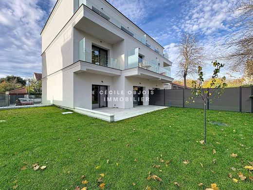 Appartamento a Saint-Maur-des-Fossés, Val-de-Marne