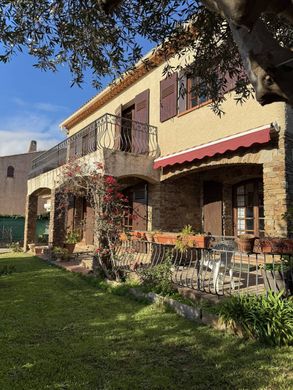 Luxury home in Hyères, Var