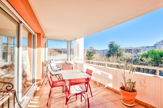 Apartment / Etagenwohnung in Aix-en-Provence, Bouches-du-Rhône