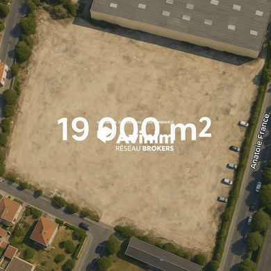 Land in La Courneuve, Seine-Saint-Denis