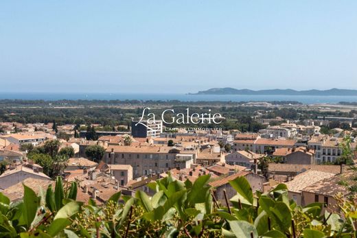 Apartment / Etagenwohnung in Hyères, Var