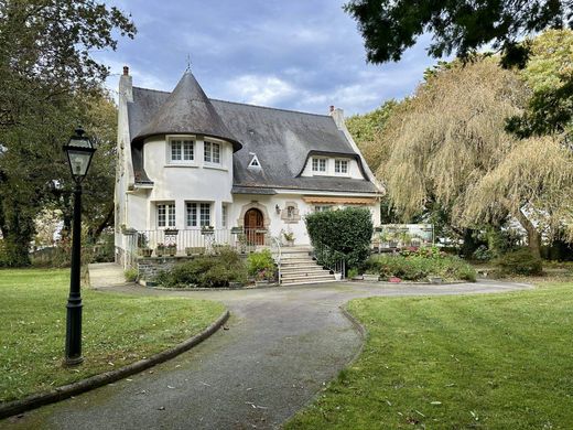 Luxus-Haus in Lanester, Morbihan